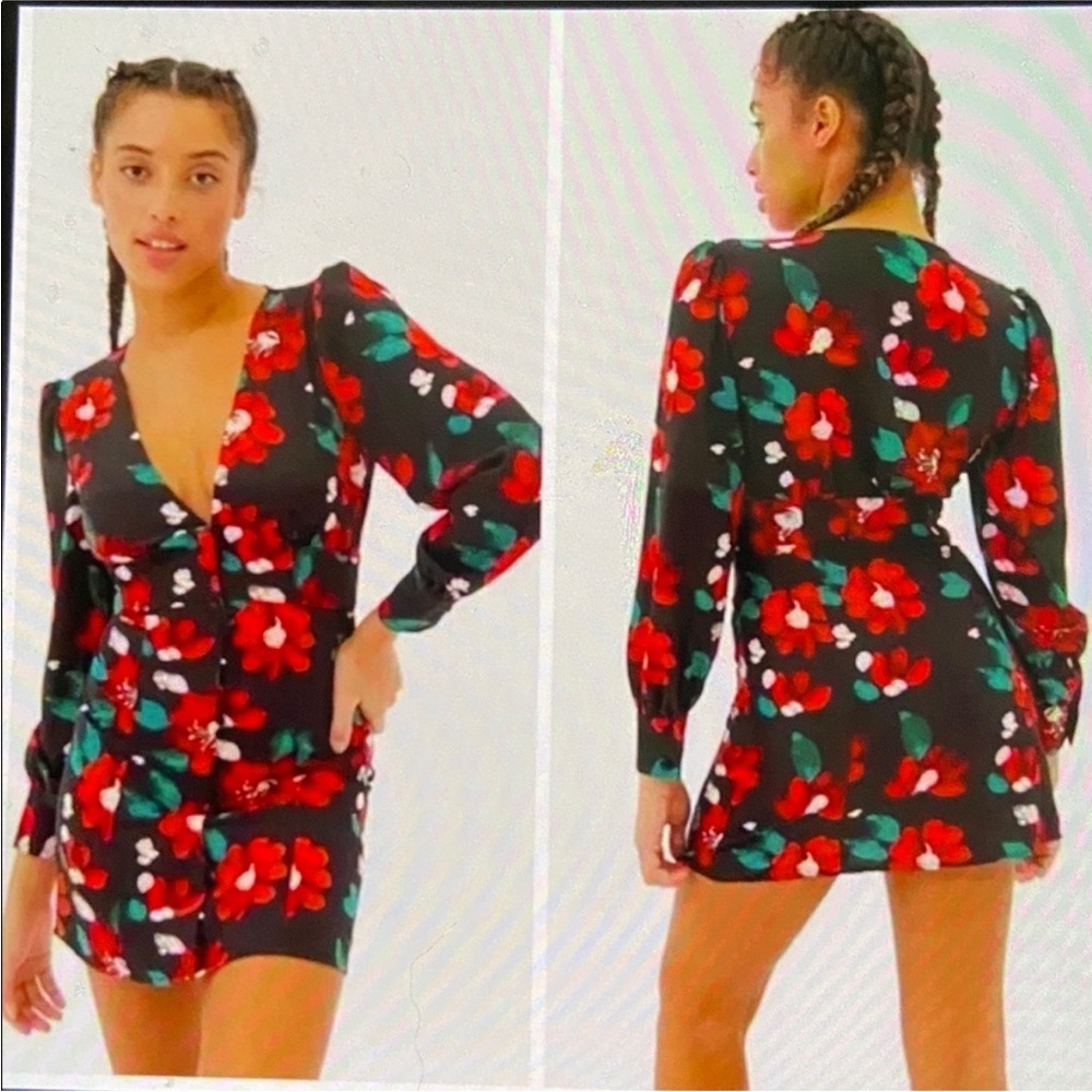Urban Outfitters NWOT “Michelle” Plunging Long-Sleeved Dress Size Medium